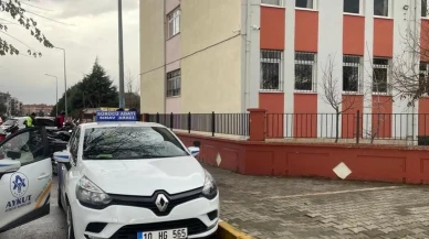 Okul civarında sürücü kursuna velilerden tepki: Balıkesir'de veliler, okul çevresindeki sürücü kurslarına tepkili