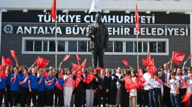 Antalya'da 19 Mayıs coşkusu: Gençlik Bayramı törenleri başladı!