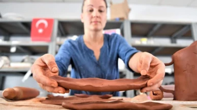 Konsem kursiyerlerinden yılsonu sergisi: Nazım Hikmet'te sanat rüzgarı