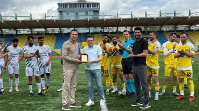 Ağrı futbolunun duayeni Muhammed Sevim, 14 yıl sonra hakemlik kariyerini noktalamak için veda etti