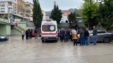 Cuma namazı sonrası camide panik: Hareket etmeyen vatandaş sağlık ekiplerini alarma geçirdi