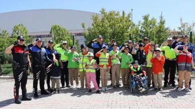 Özel çocukların "polis" olma hayali gerçek oldu: Erzincan'da engelliler haftası etkinliği