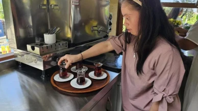 Gölcük'te Örcün Down Kafe özel çalışanlarıyla açıldı