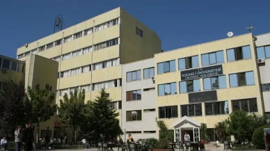 Kocaeli Üniversitesi'nde deprem sonrası çatlak paniği: Öğrenciler alternatif çözüm istiyor