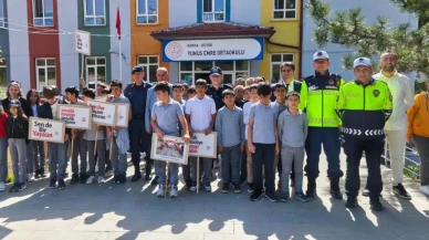 Hüyük'te Karayolu Trafik Haftası'nda öğrencilerden sürücülere çarpıcı uyarılar