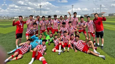 Atatürk Üniversitesi futbol takımı, Süper Lig'e yükseldi! Finalde Kocaeli Üniversitesi'ni 1-0 mağlup ederek başardı
