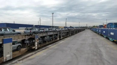 Marmaray'da yeni devrim: Boğazın altından araba sevkıyatı başladı!