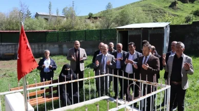 Şehit Selami Aslan, kabri başında dualarla anıldı; Oltu halkı vefasını gösterdi
