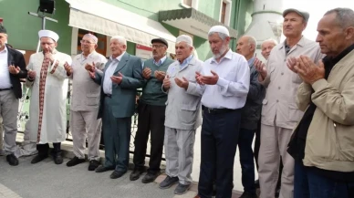 Kütahya Hisarcık'ta 19 hacı adayı kutsal topraklara dualarla uğurlandı