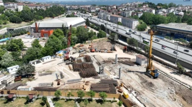 Derince metro istasyonlarında ağaçlar yeni alanlara taşındı