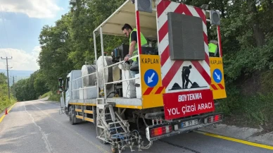 Kocaeli'de yol çizgileri gece çalışmalarıyla yenileniyor