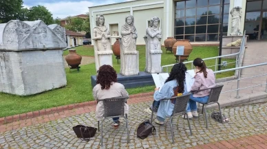 Kocaeli Arkeoloji Müzesi'nde genç sanatçılar antik heykellerle yaratıcı çalışmalar gerçekleştirdi