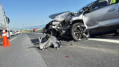 Anadolu Otoyolu'nda korkutan kaza: 2 yaralı! Trafik yoğunluğu başladı