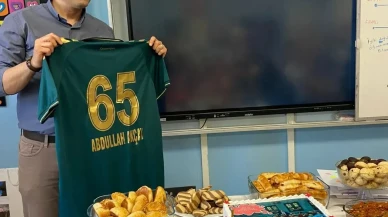 Öğrencilerden öğretmenlerine unutulmaz sürpriz! Abdullah Akçay gözyaşlarına hakim olamadı