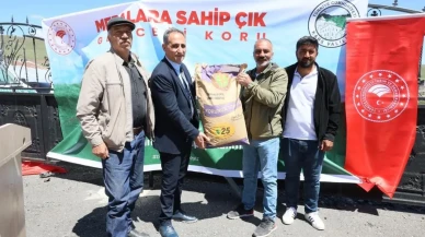 Sarıkamış'ta çiftçilere yüzde yüz hibe Korunga tohumu dağıtıldı