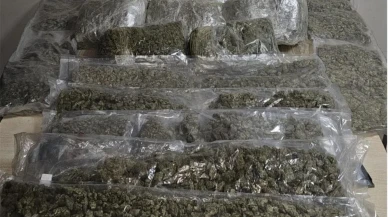 İzmir'de uyuşturucu operasyonu: 19 kilo esrar ele geçirildi