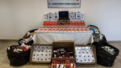 Antalya'da telefon aksesuarı operasyonu: Binlerce ürün ele geçirildi