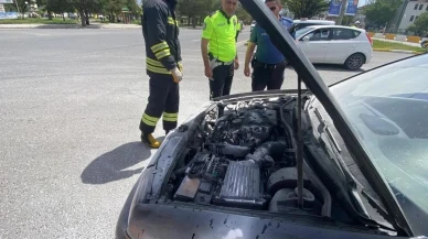 Erzincan'da otomobil alev alev yandı, itfaiye ekibi zamanla müdahale etti! Yangın nedeniyle neler yaşandı?