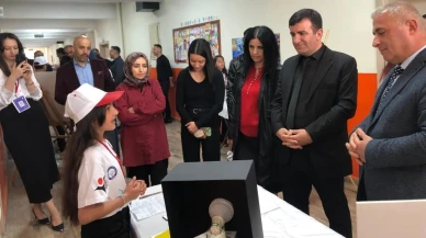 Hakkari SPK Ortaokulu'nda Bilim Fuarı heyecanı! Öğrencilerin 15 projesi sergilendi