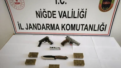 Niğde'de jandarma ruhsatsız silah operasyonu: Bir gözaltı, çok sayıda silah ve fişek ele geçirildi