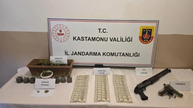 Kastamonu'da uyuşturucu operasyonu: 1 gözaltı, sahte dolarla silah ele geçirildi