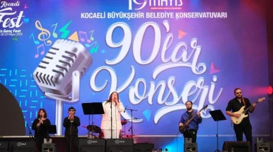 90'lar şarkıları gençlerle buluştu: Enfest gençlik festivali kapsamında 90'lar konseri düzenlendi