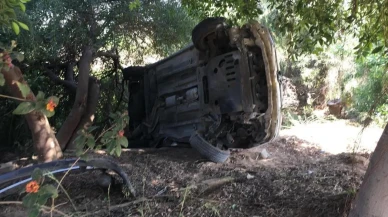 Mersin'de feci kaza! Kontrolden çıkan otomobil bahçeye uçtu, sürücü yaralı