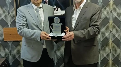 İyilik Sağlık Vakfı'nın 2024 Ödülü Mustafa Kalkan'a verildi, sağlıkta liyakatın önemi vurgulandı
