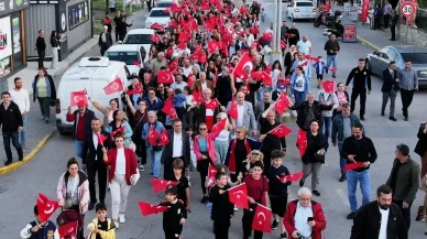 Derince'de 19 Mayıs coşkusu üç gün sürdü: Manuş Baba konseri, kortej yürüyüşü ve binlerce kişi!