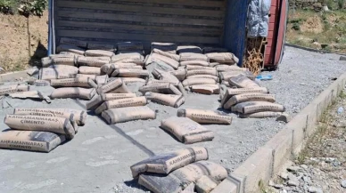 Adıyaman'da çimento yüklü kamyon devrildi: Yaralı sürücünün durumu ne?