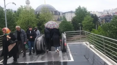 İzmit'te yağmurlu günlerde yürüyen merdivenler arızalandı! Sundurma çözümü vatandaşları kurtarır mı?