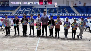 Hakkari'de zeka zaferi: Akıl Oyunları Turnuvası'nda şampiyonlar belirlendi