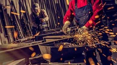 Sanayi üretiminde yüzde 2,5'lik artış, ancak kur baskısı büyümeyi tehdit ediyor
