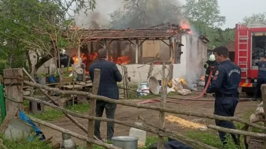 Yangında ev küle döndü: Samsun'da bir ev yangın sonucu kullanılamaz hale geldi