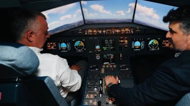 Kocaeli belediye başkanı A340 simülatöründe uçtu