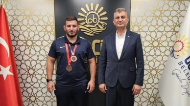 Abdulrefik Öner başpehlivan unvanı aldı