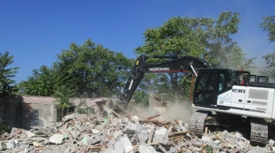 İzmit belediyesi metruk binaları yıktı