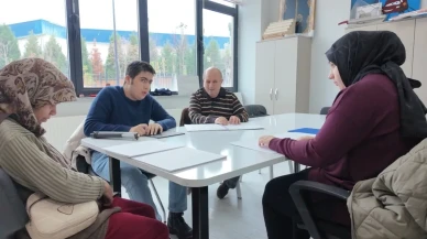 Çayırova'da görme engellilere braille ile kuran dersi veriliyor