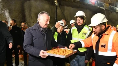 Başkan Büyükakın şantiyelerde personeli ziyaret etti