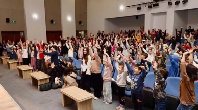 Körfezli çocuklar animasyonla eğlendi