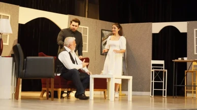 Körfezde Çat Kapı tiyatrosu izleyiciyi güldürdü