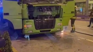 Kocaeli'de seyir halindeki tır alev aldı