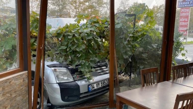 İzmit'te kontrolsüz araç 1 kişiyi öldürdü 3 yaralı