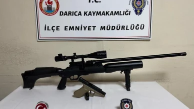 Darıca'da polisi şaşırtan olay: 19 yaşındaki gencin üzerinden hem tüfek hem tabanca çıktı