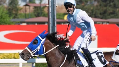 Jokey Ahmet Çelik Gazi Koşusunu Kazandı