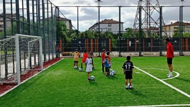 Körfez belediyesi futbol okulu yetenekleri keşfediyor
