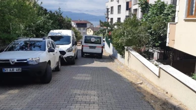 Sağlık görevlisi evinde kendini astı