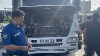 Kocaeli Gebze’de seyir halindeki tırda yangın çıktı