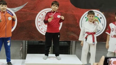 Körfezli karateciler Sakarya’dan 8 madalya aldı