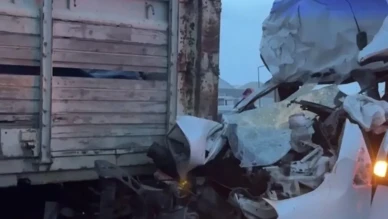 Kocaeli'de minibüs kamyon çarpıştı 7 yaralı